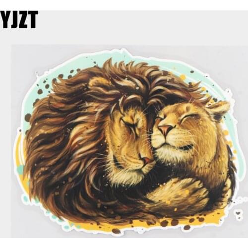 YJZT 18.9×15.3CM Male And Female Lions Embracing Creative Cartoon Door Decals Fashion Car Stickers Accessories 21A-0102