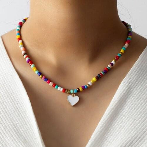 Fashion White Heart Pendant Colorful Bead Chain Necklace for Women Vintage Resin Chain Choker Necklaces Jewelry Gift