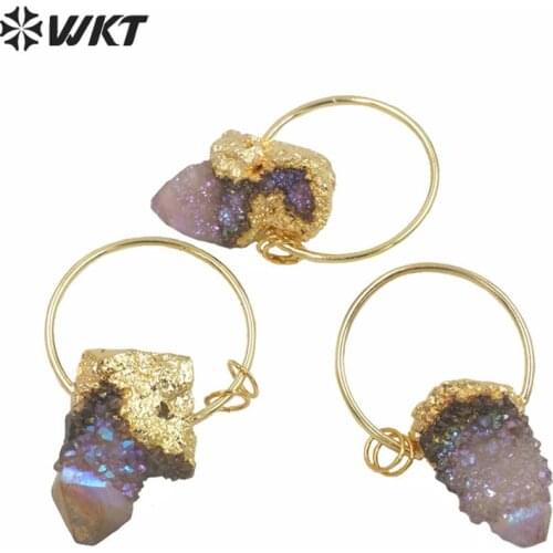WT-P1578 Wholesale Irregular Natural Stone Pendant Gold Electroplated Round Rings Pendant Amazing Aura Quartz Point Pendant