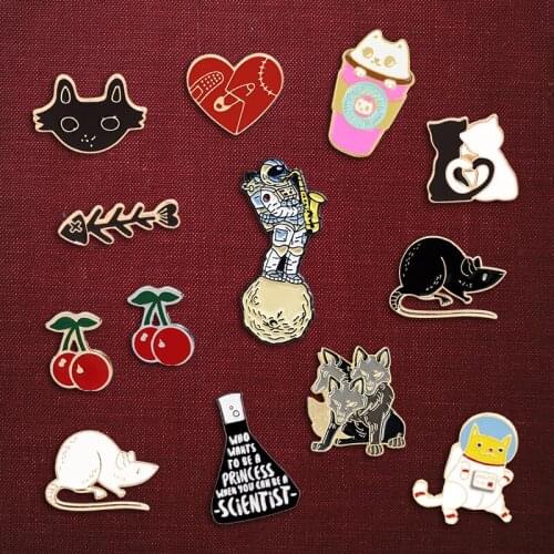 Creative Trendy Cartoon Space Cat Oil Drop Brooch Pin Denim Bag Gift For Friends Men Women Fashion Jewelry Clothes Decoration