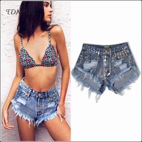 Sexy Light Blue Rivet Spodenki Damskie Jeansowe Women Torn Ripped Mini Jean Shorts Silver Slim Summer New Low Waist Denim Shorts