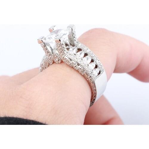 Luxury Wedding Rings Fashion Full Inlay Shiny Zircon Classic 4 Claws Jewelry Womens Engagement Party Accessories Statement Gift