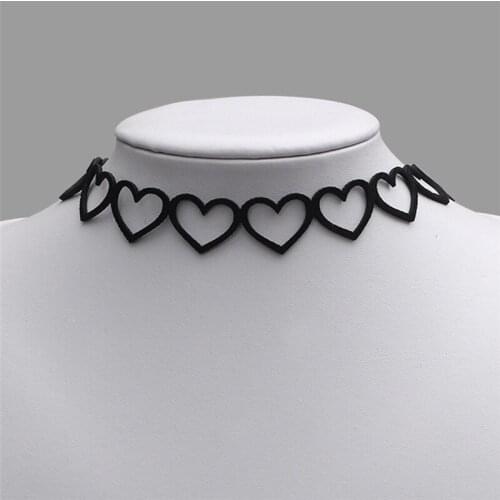 1 Pcs New Hollow Out Love Heart Chokers Black Velvet Maxi Choker Necklace Chocker Tattoo Choker Ketting Collares Collier Femme
