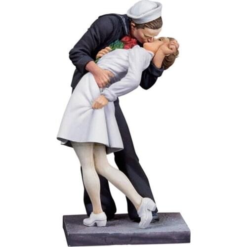 1/32 Scale Unpainted Resin Figure War is Over 2 figures collection figure