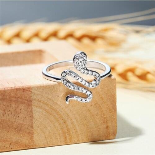 Dainty Female Snake Jewelry Ring Classic Silver Color Zircon Engagement Ring Cute White Crystal Stone Wedding Rings For Women