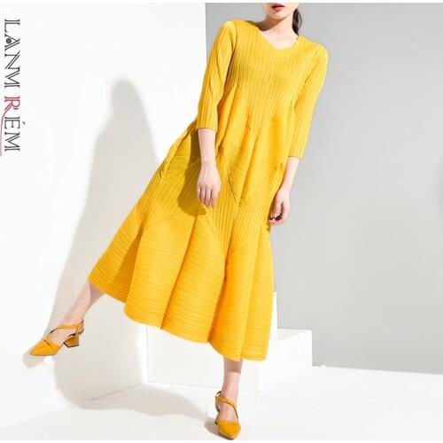 LANMREM Solid Color V-neck Seven-point Sleeve Three-dimensional Pleated Plus Woman Dress Casual Fashion 2021 autumn New TV738