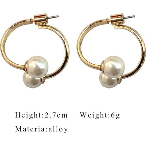 1Pair Fashion Sense of French Senior Temperament Earrings Small Earrings Individuality Female Double C of Pearl Earrings