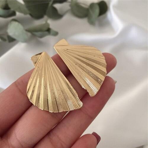 Trendy Gold Color Plating Metallic Shell Medium Size Stud Earrings For Women Bohmeia Vintage Gothic Romantic Jewerly Accessory
