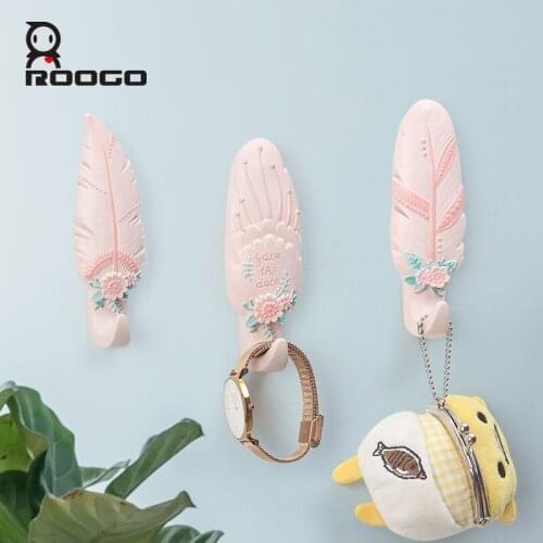 Roogo Feather Hook Wall Hanger Home organization and storage for bags keys holder Resin living room door decoration