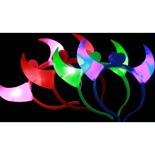 2021 Hot selling creative luminous horn hoop concert activities boost flash sticks night market hot light sticks small gifts