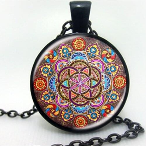 The latest design art gift Splendor of Color Kaleidoscope Mandala Necklace Glass Cabochon Necklace jewelry