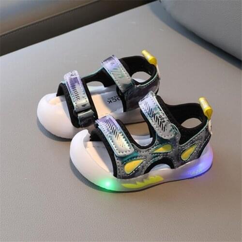 Disney2021 summer new baby sandals female 1 to 3 years old children LED flash toddler shoes baotou soft bottom beach shoes