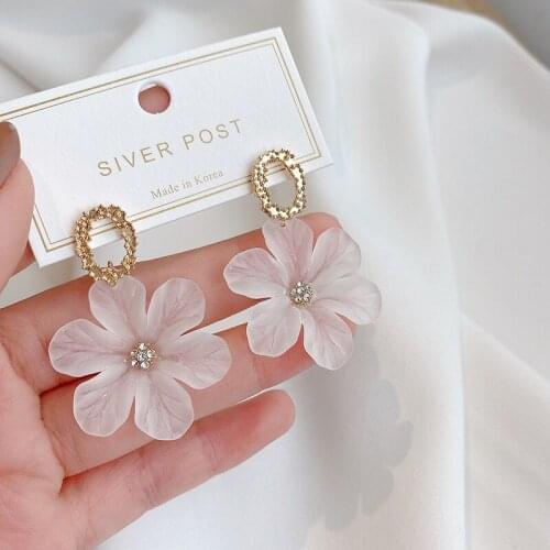 Korea White Flower Earrings Small Fresh Temperament Wild Earrings Prevent Allergy Needle 2021 New Retro Earrings
