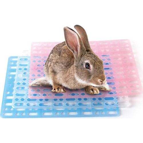 34*25cm 1PC Plastic Grids Pet Foot Mat Rabbit Guinea Pig Cat Mouse Placemat Cushion Cage Litter Mat