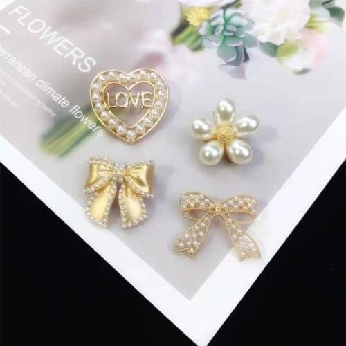 1PCS Fashion Sweet Bow Pearl Brooch Elegant Scarf Clip Jewelry Scarf Pin Clothing Accessories MotherS Day Gift Jewelry Findings
