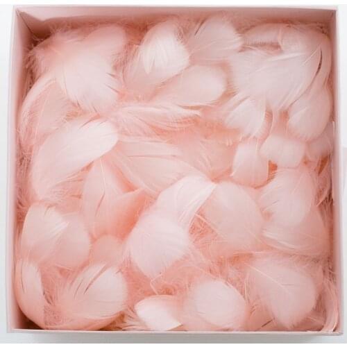 100pcs Colorful Feather Gift Box Filler Interior Decoration For Wedding Valentines Day BalloonsDecor Gifts Packaging Plume