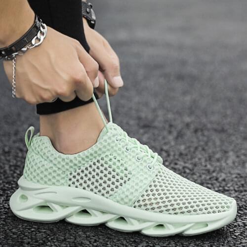 2021 New Outdoor Lightweight Running Shoes for Man Mesh Breathable Soft Thick Sole Hole Bottom Training Shoes Athletic Sneakers