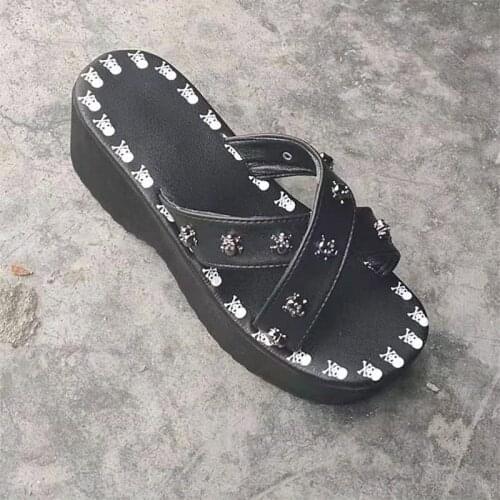 2021 New Design Womens Slippers Females Slip On Hollow Out Metal Decoration Thick Soled Slides Ladies High Quality Indoor Shoes