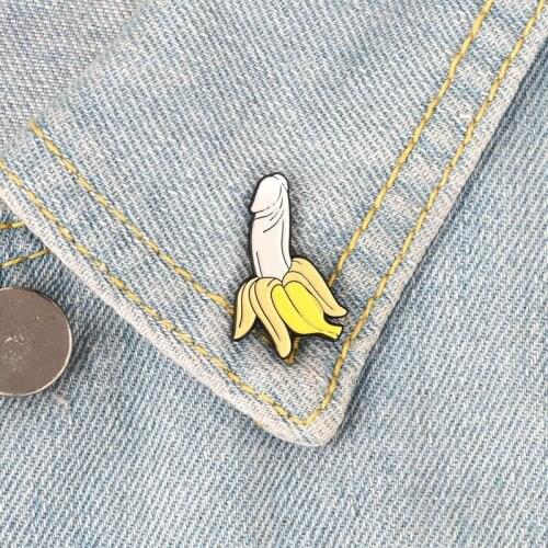 1Pc Banana enamel pin Cartoon fruit brooches Button Badge Gift for friends Lapel pin buckle Funny jewelry Clothes Jeans cap bag