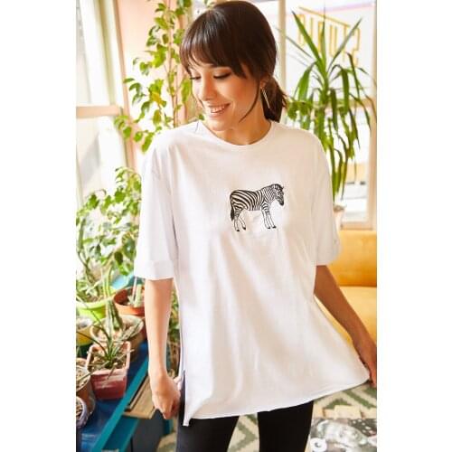 Womens White Zebra Embroidered Boyfriend T-shirt Casual Wear Summer Fashion Casual Sports Style Teenager Clothing New Fashion