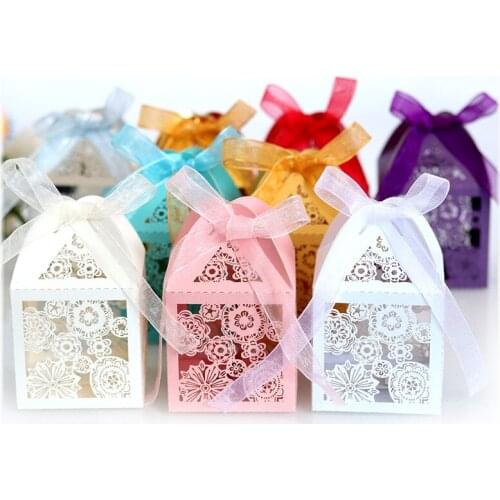 50pcs European Flower Laser Cut Hollow Carriage Favor Gifts Candy Boxes With Ribbon Baby Shower Wedding Party Favor Decorations