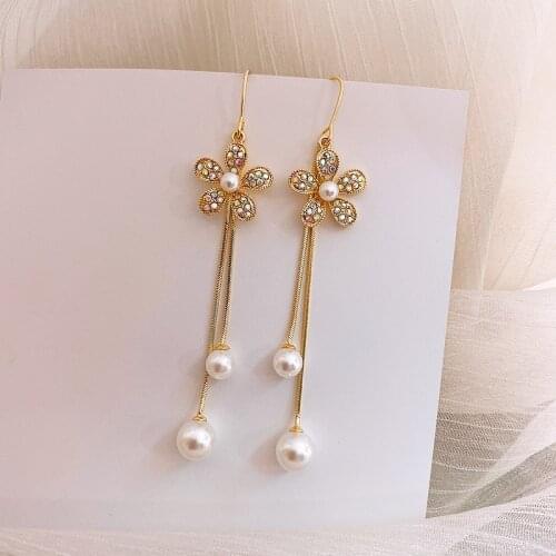 Korean Fashion Temperament Earrings Punk Korean Wild Net Red Long Petal Tassel Pearl Crystal Earrings Women Funny Earrings