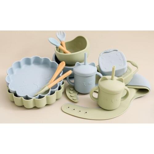 Baby Silicone Plate Snack Cup Set 7 PcNon-slip Childrens Suction Plate Wooden Handle Silicone Spoon Bibs Baby Feeding Tableware