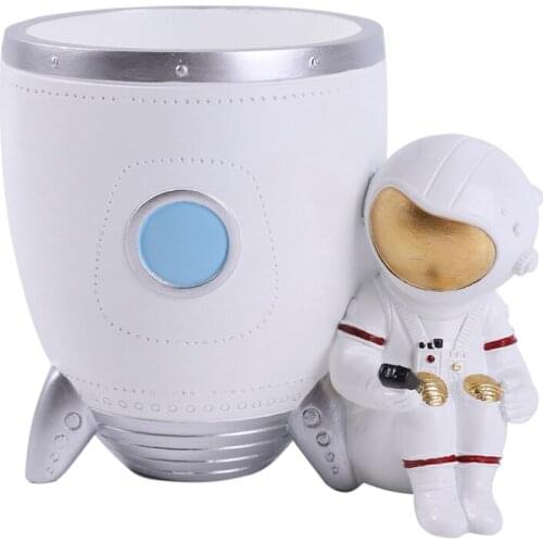 Pen Holder, Astronaut Desktop Pencil Holder Stand, Resin Desktop Organizer, Suitable for Office, Classroom, Home