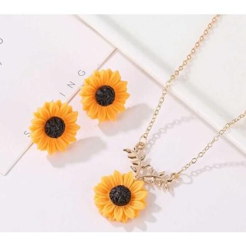 Fashionable Simple Sunflower Pendant Necklace Leaf Pearl Pendant Sweet Sunflower 3 Color Collarbone Chain Necklace for Women
