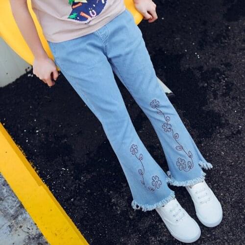 2018 spring autumn childrens clothing Korean girls jeans cotton elastic embroidery flowers light color children jeans