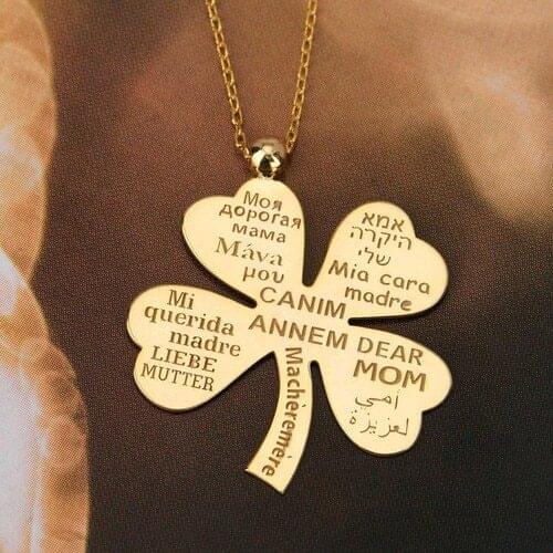 Twenty Languages Dear Mom Printed Gold Plated Four Leaf Clover Necklace Symbol Of Luck Gift and Suitable For Daily Use