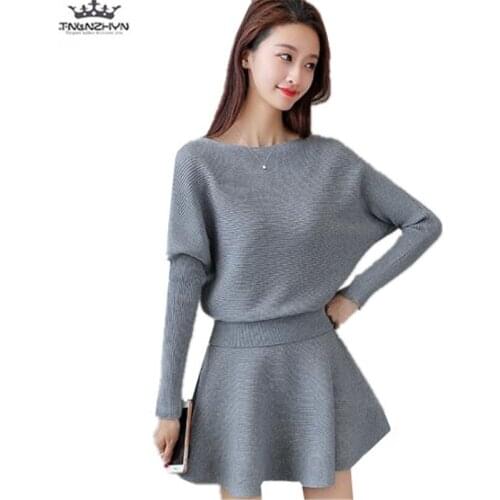 Tnlnzhyn 2019 New Autumn Women Sweater Suit Hot 2 Pieces Set Slash Neck Sweaters and Mini Skirts Sets Casual Suits Sets Y895