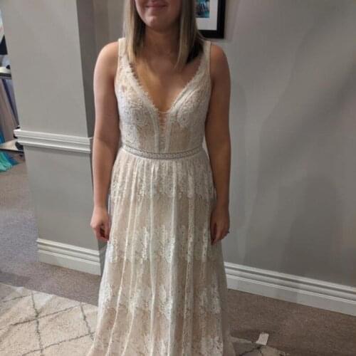 Boho Wedding Gowns for Bridal 2021 Open Back Lace Wedding Dress with Train V Neck Sleeveless Robe Mariee Beach