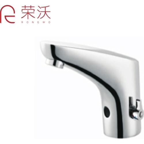 The Top selling touchless Chrome faucet with brass material and Dc 220v.AC6v Grifo de lavabo con sensor cromado