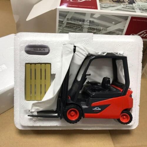 Diecast 1/25 Alloy Car Model Linde Electric Counter balanced Forklift Linde Construction Truck Model Machinery Decoration