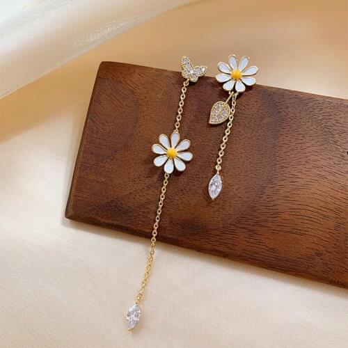Korean Asymmetrical Daisy Drop Earrings For Women Fashion Long Tassel Butterfly Crystal Dangle Jewelry Party Wedding Girl New