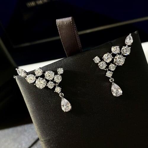 Huitan Noble Design Gorgeous Women Drop Earrings for Wedding Luxury Inlaid Bling Bling Cubic Zirconia Elegant Engagement Jewelry