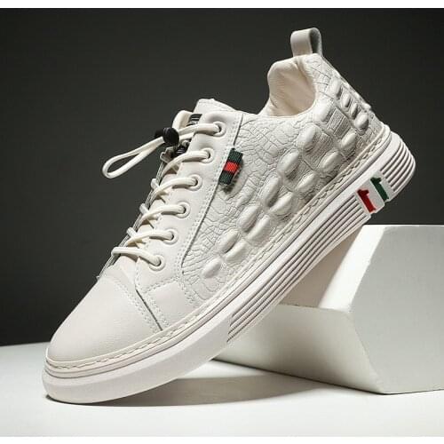 2021 Men Casual Flat Shoes Summer Breathable Running Shoes Light Shoes Male Tenis Masculino Sneakers White Business Travel Shoes