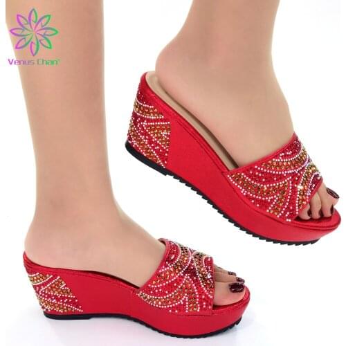 2021 Dew Slippers Summer New Rhinestonc Stiletto Mules Flexible Dew Red Womens Pumps Sexy Pointed Toe Slingbacks Ladies Party
