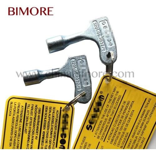 3201.05.1032/C Elevator triangle lock key