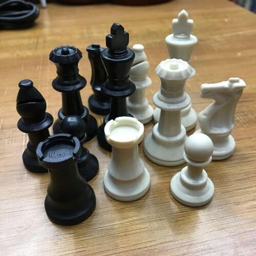 32 Medieval Chess Pieces / Plastic Complete Chess Pieces International Word Chess Entertainment Black and White 65 MM