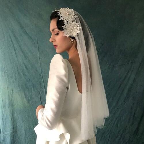 YUNUO 2 Tier Vintage Women Wedding Veil Floral Lace Imitation Pearls Rhinestone Flower Bridal Veil With Fixed Alligator Clips