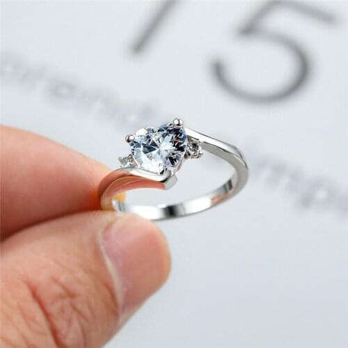Luxury Female Green Crystal White Stone Ring Trendy Love Heart Engagement Ring Classic Silver Color Thin Wedding Rings For Women