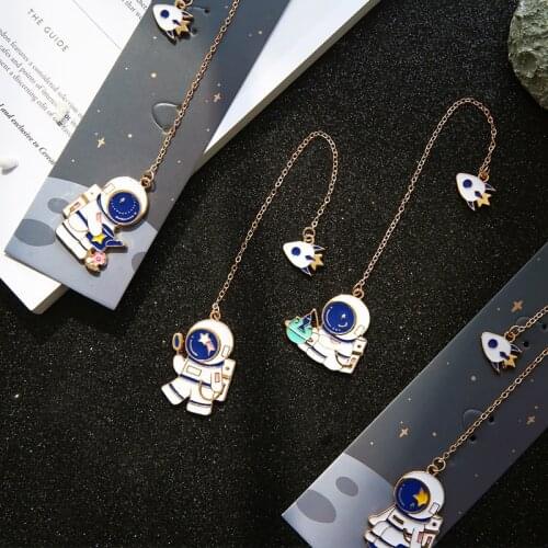 1Pcs Space Astronaut Series Metal Pendant Bookmark Walk the Planet Book Markers Page Holder Stationery