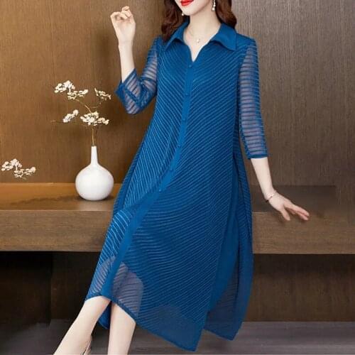High-end dress women spring/summer 2021 new mom loose large size pleated dress Straight Hollow Out Turn-down Collar