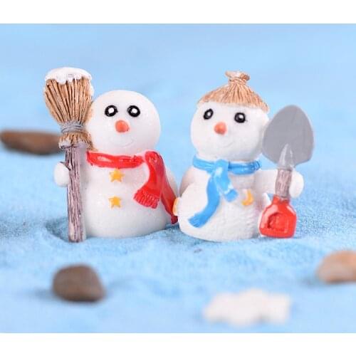 Holding shovel Lover Snowman Miniature figurine Mini Christmas Figures home decoration DIY Fairy Garden ornaments cartoon toys