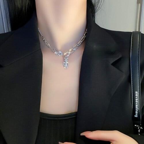 Origin Summer French Cute Bling Bling Little Bear Pendant Necklace for Women Elegant Chunky Chain Asymmetry Necklace Jewelry