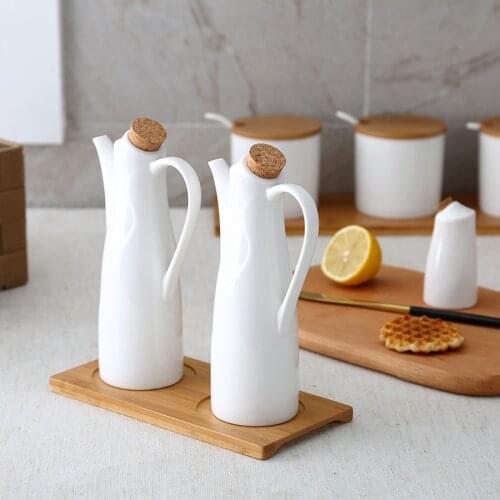Ceramic Soy Sauce Bottle Vinegar Bottle Kitchen Utensil Jar Oil Cup Art Oil Vinegar Pots Kitchen Salt Pepper Shakers