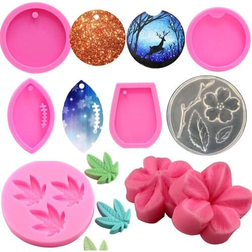 1PC Durable Silicone Epoxy Resin Mold Clay Mould Cake Decorating Jewelry Making Tool Cowboy Boot Round Shaped Keychain DIY Craft