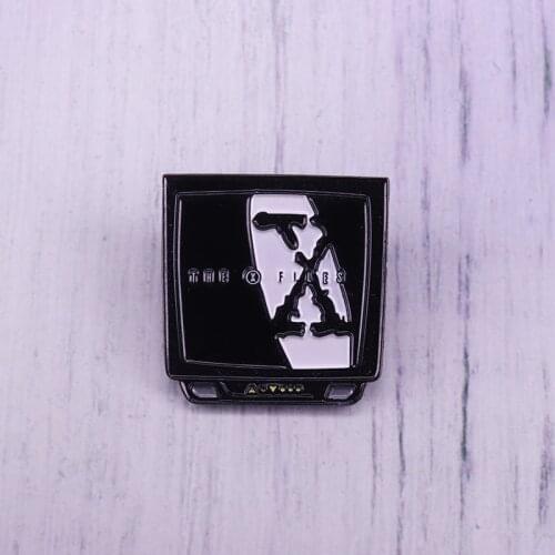 The X Files bring back Mulder and Scully Badge Pin